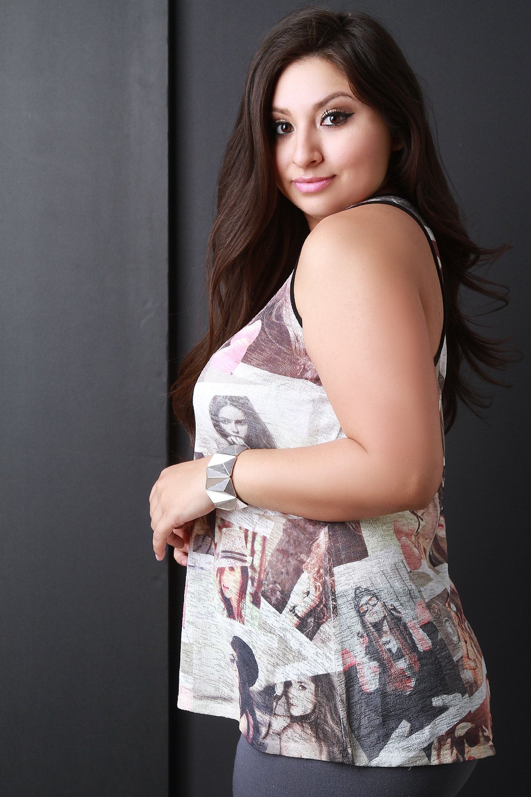 Loose Knit Model Graphic Print Tank Top - NoveltyOne