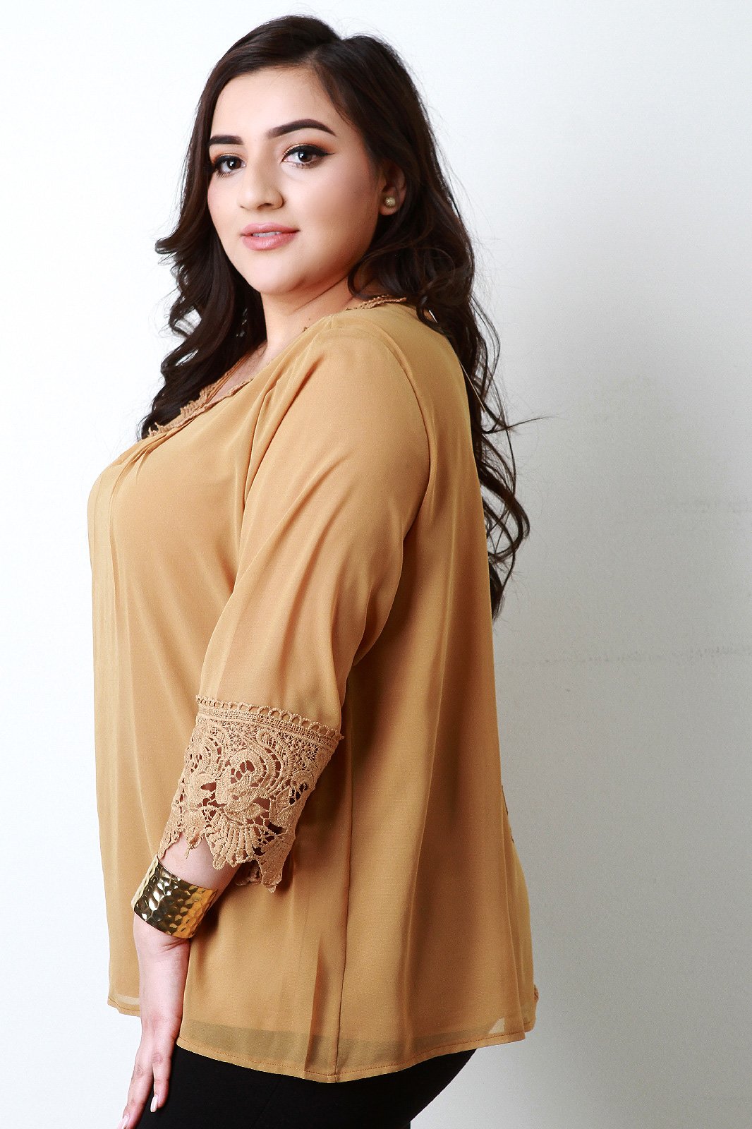 Chiffon Crochet Trim Quarter Sleeve Top