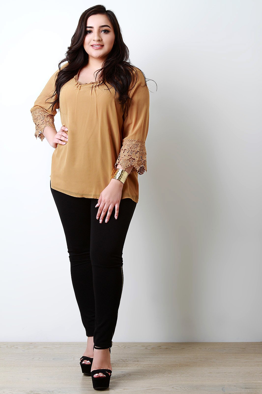 Chiffon Crochet Trim Quarter Sleeve Top