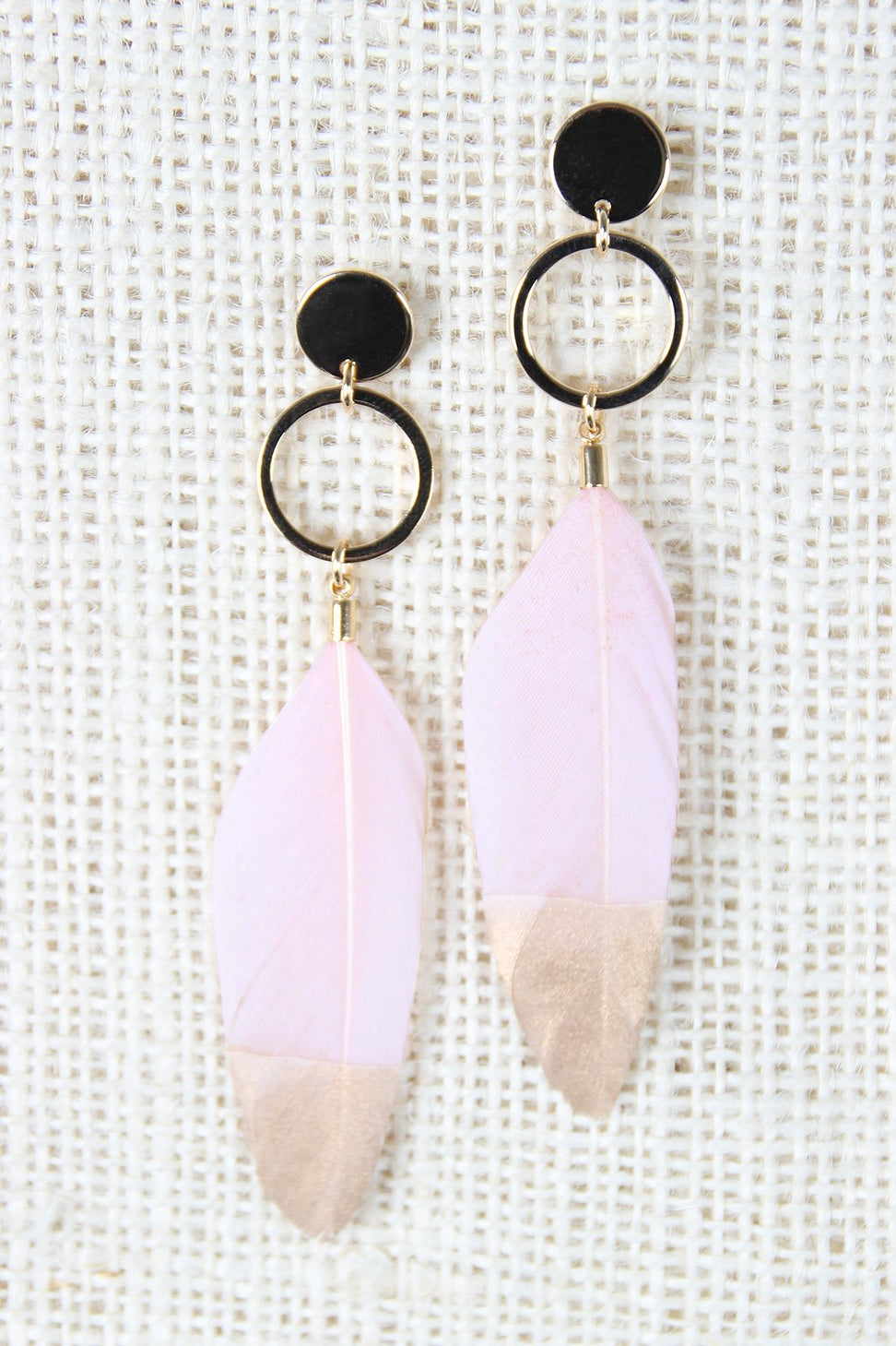 Linked Circle Metallic Feather Earring - NoveltyOne