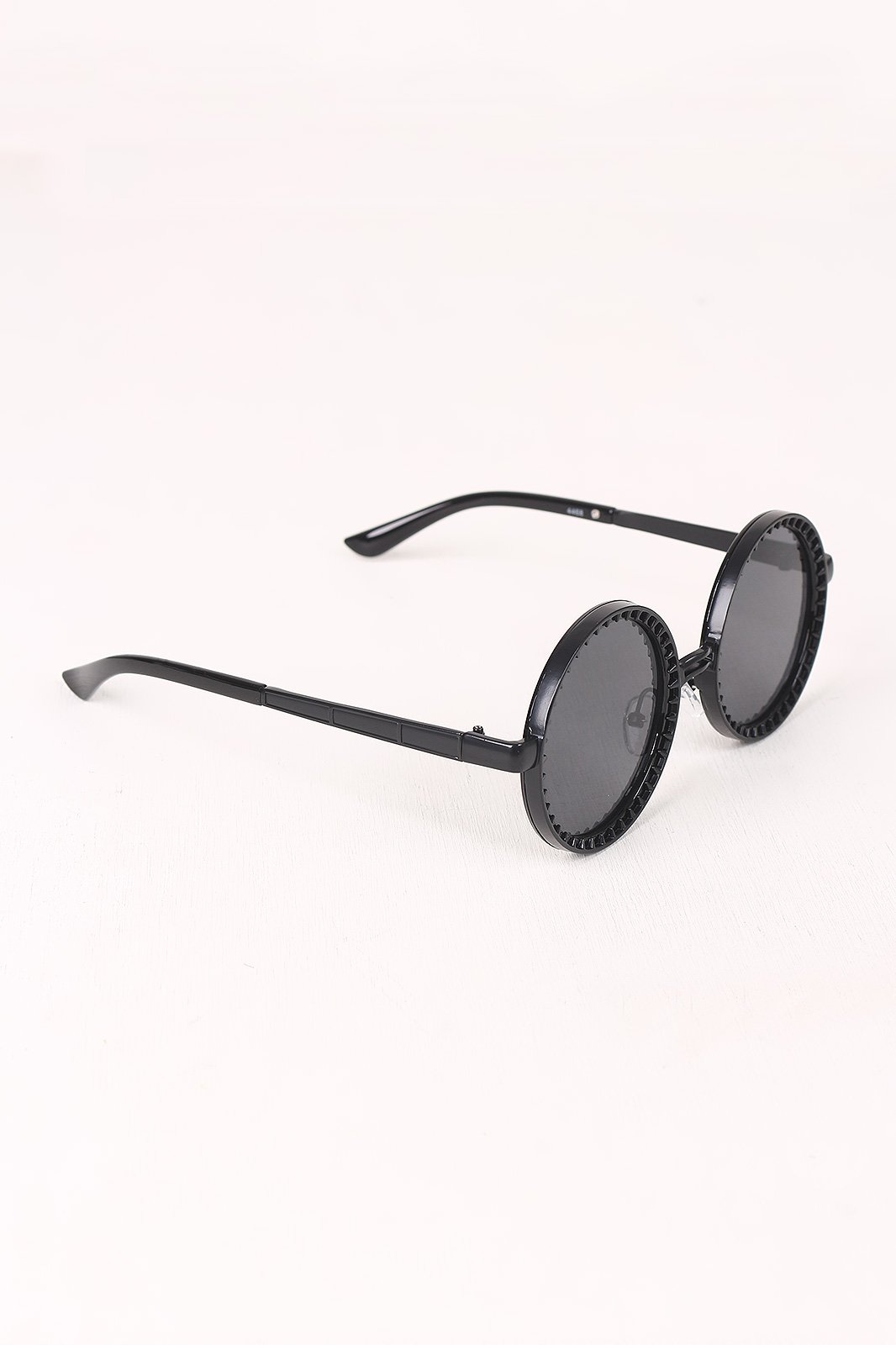 Spike Accent Circular Lens Metal Framed Sunglasses