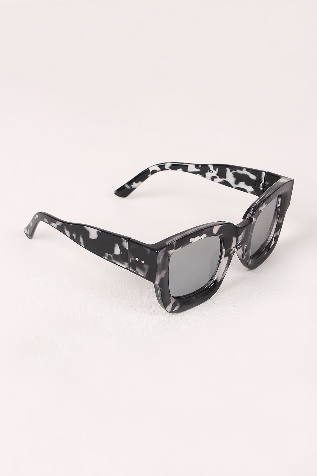 Mirrored Lens Wayfarer Sunglasses