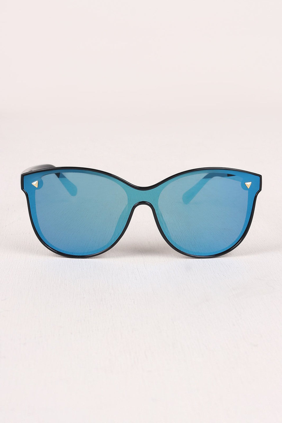 Alluring Mirrored Lenses Sunglasses