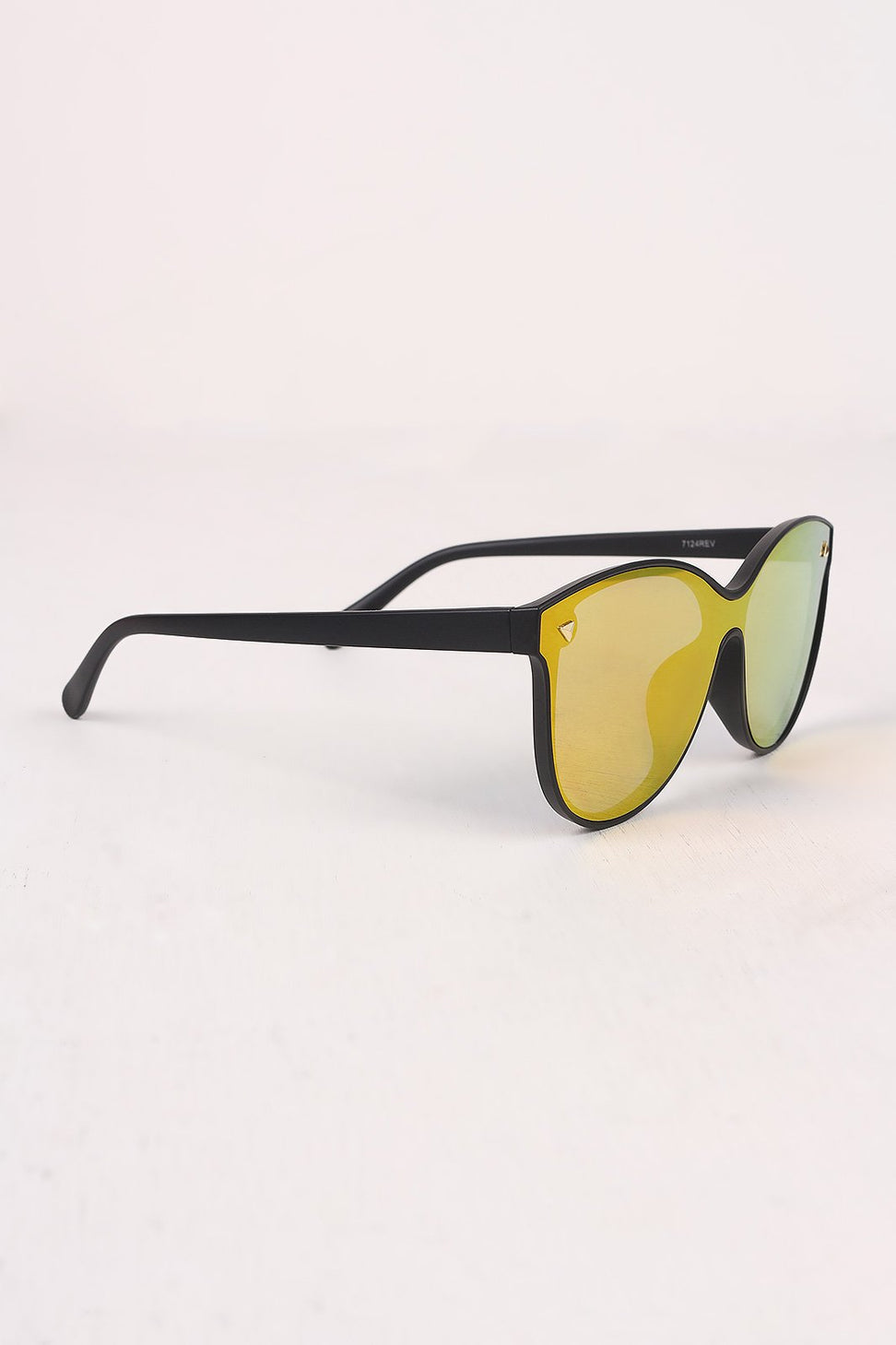 Alluring Mirrored Lenses Sunglasses