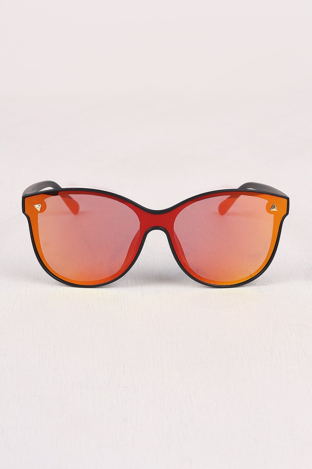 Alluring Mirrored Lenses Sunglasses