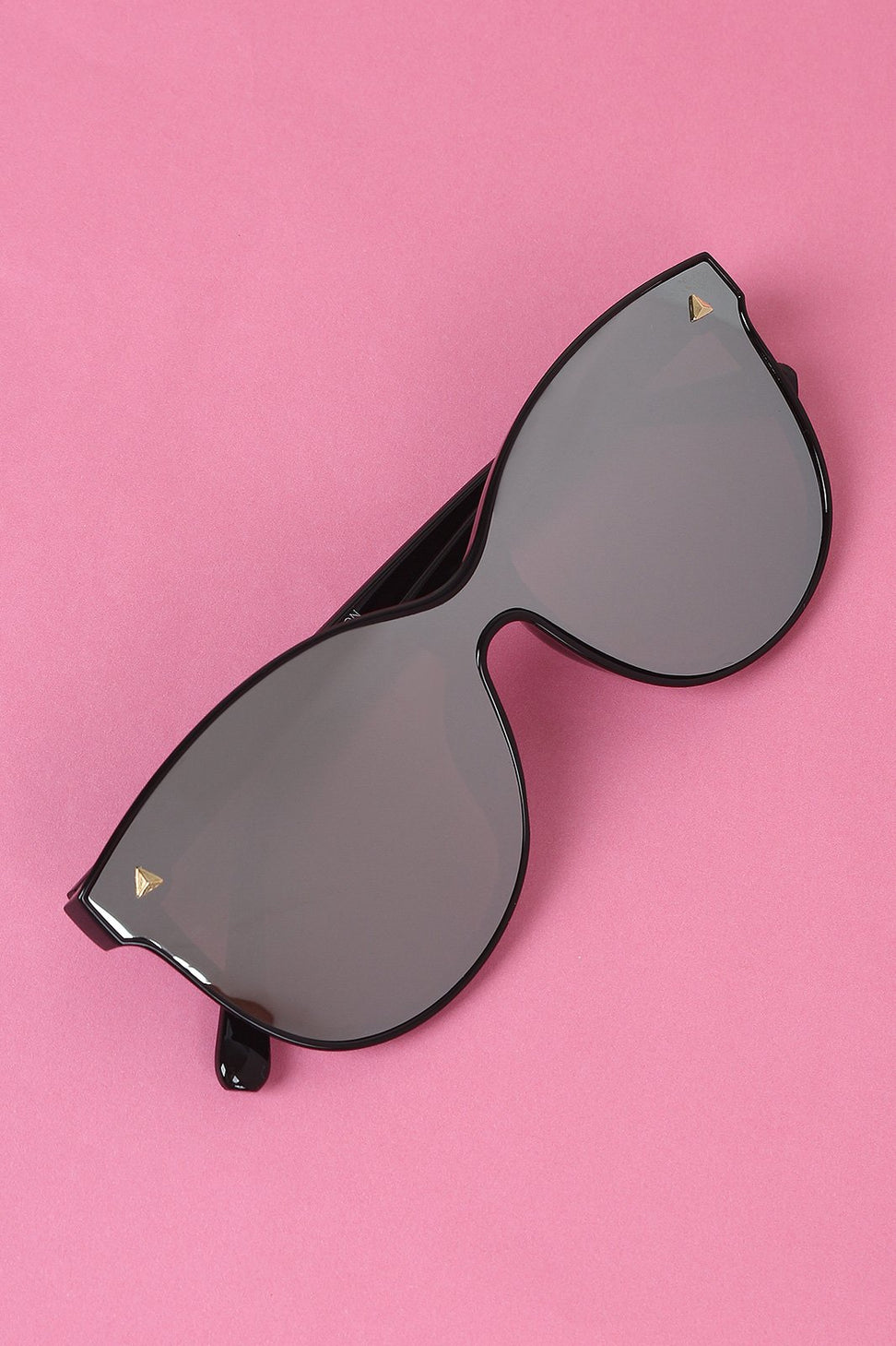 Alluring Mirrored Lenses Sunglasses