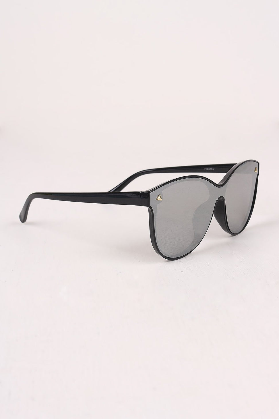 Alluring Mirrored Lenses Sunglasses