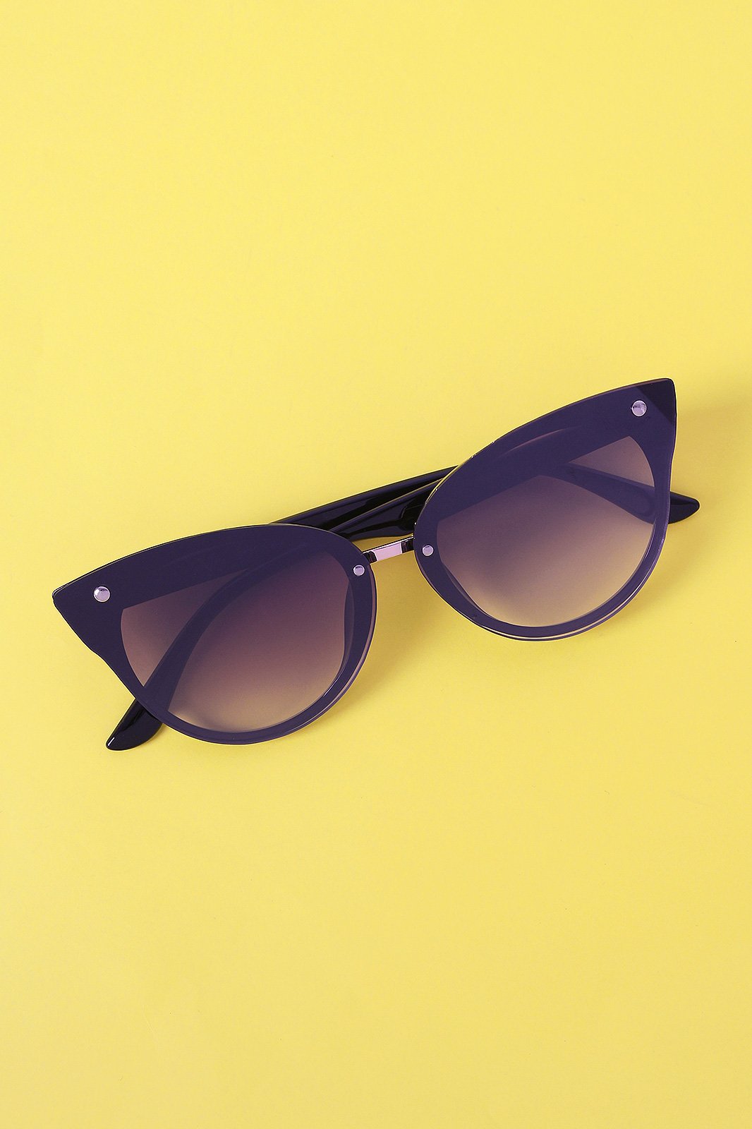 Gradient Tinted Cateye Sunglasses