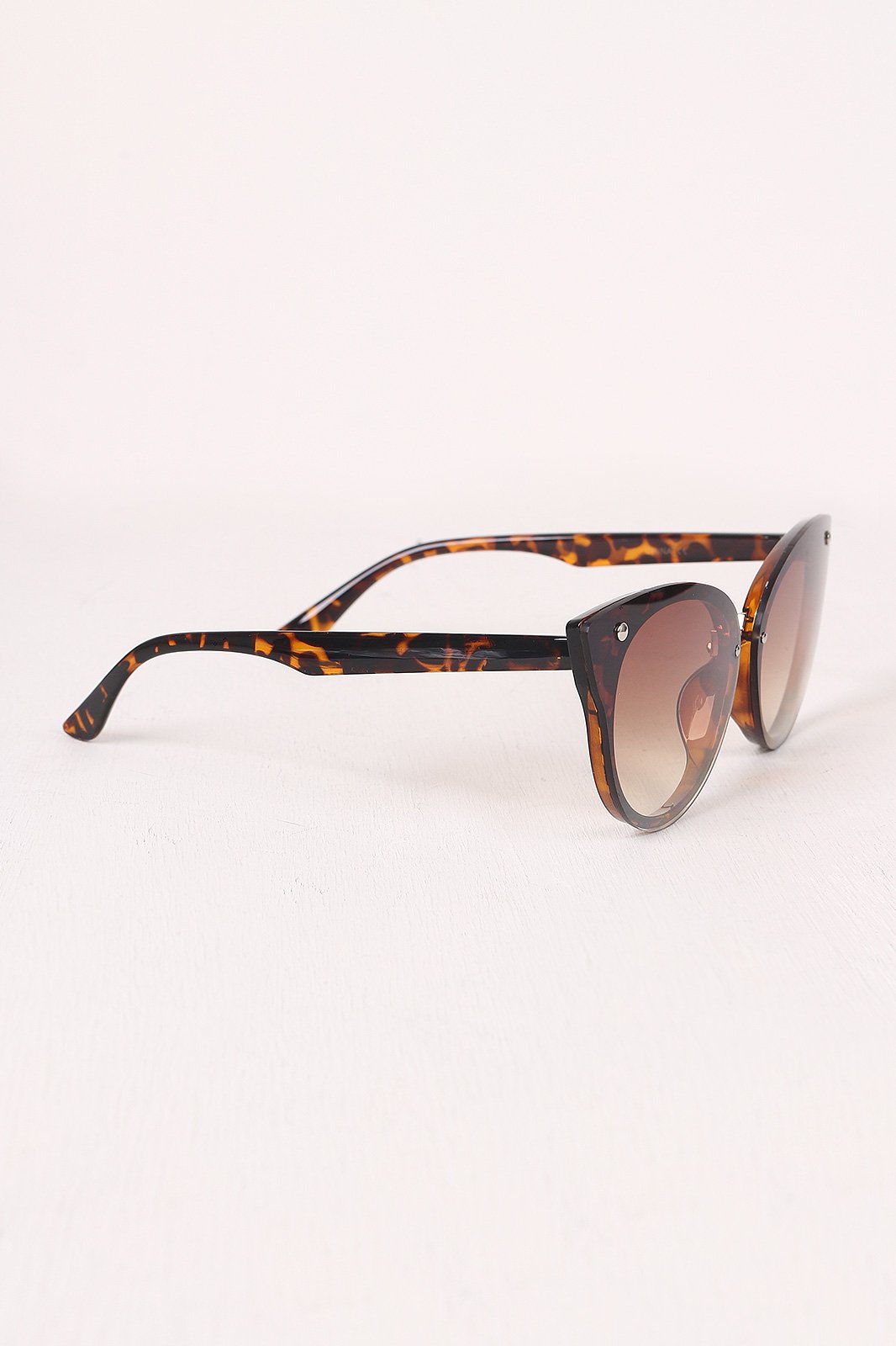Gradient Tinted Cateye Sunglasses