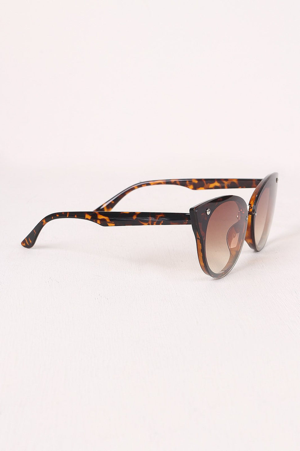 Gradient Tinted Cateye Sunglasses