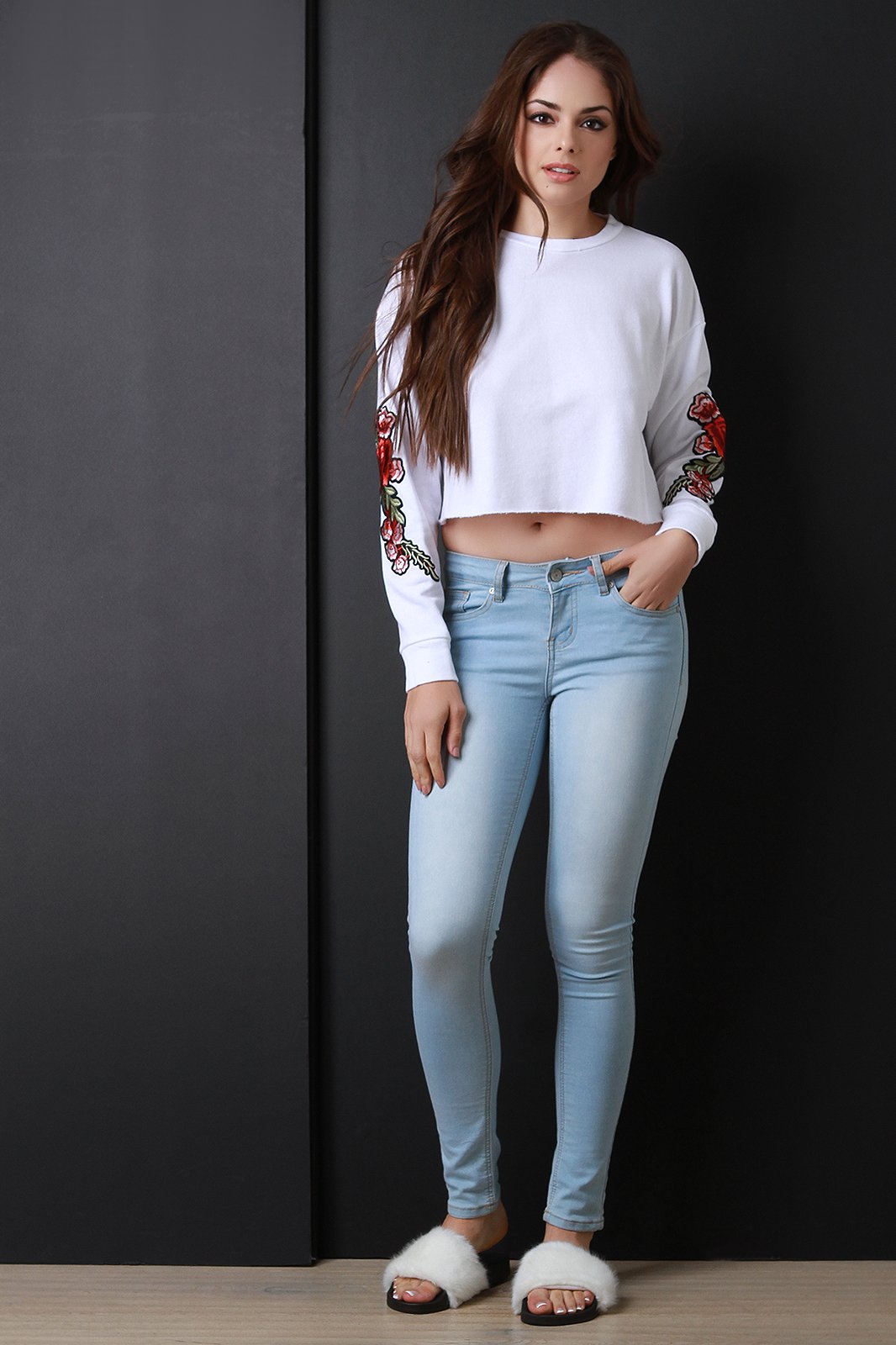 Embroidered Floral Long Sleeves Crop Sweatshirt