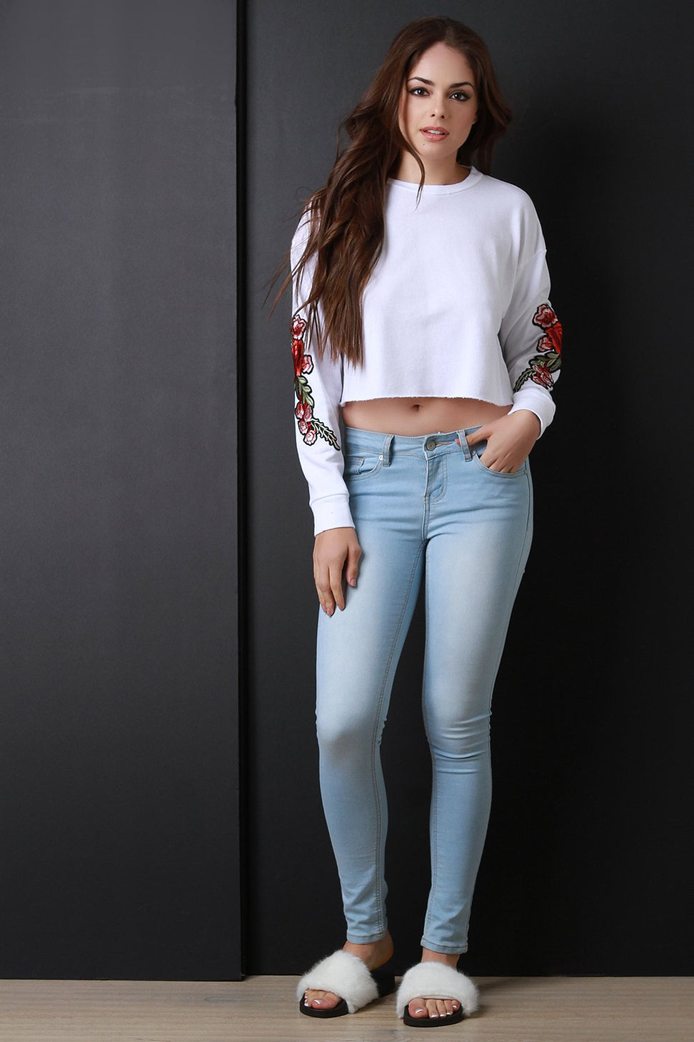 Embroidered Floral Long Sleeves Crop Sweatshirt