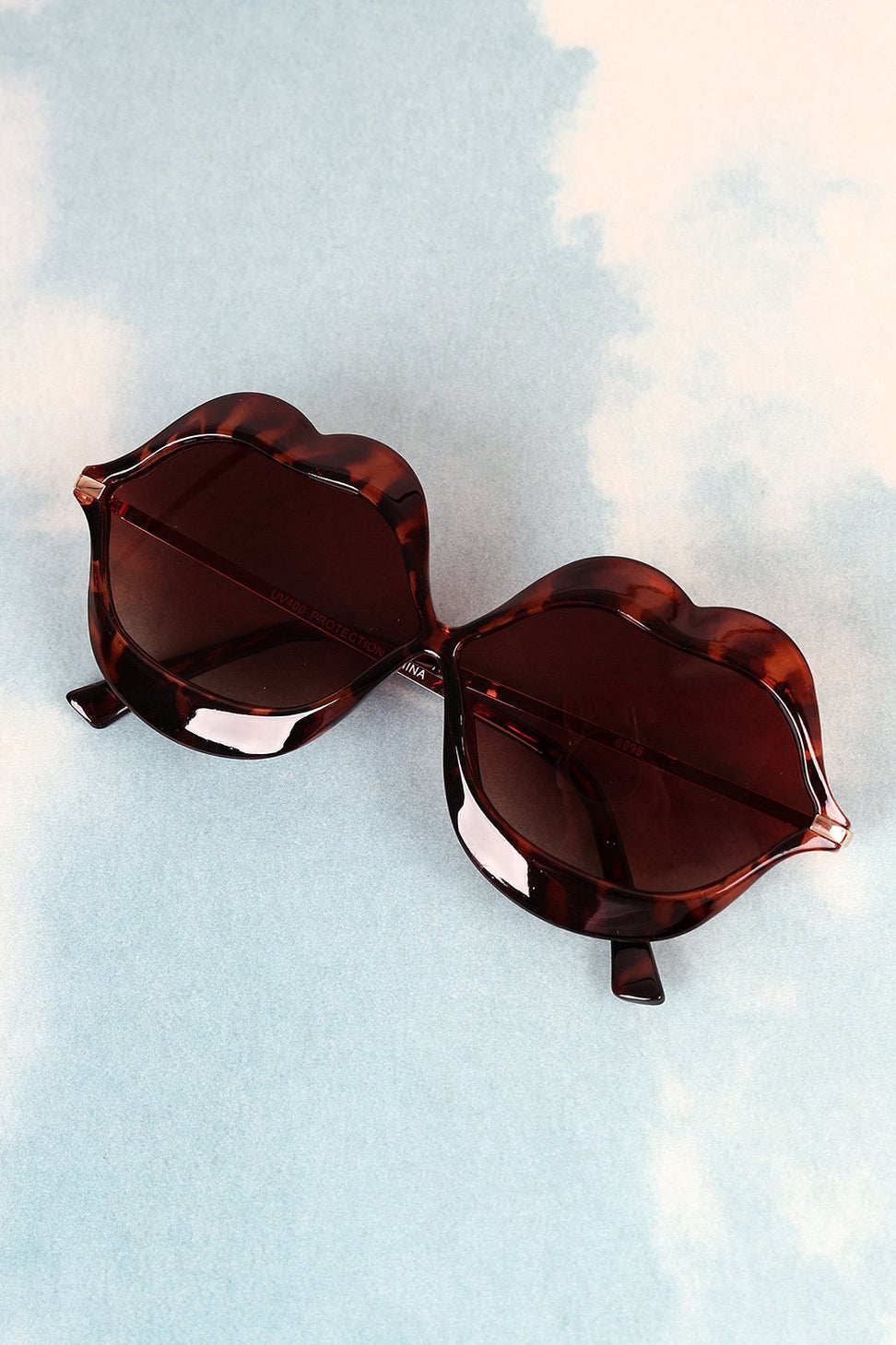 Lip Shape Frame Sunglasses - NoveltyOne