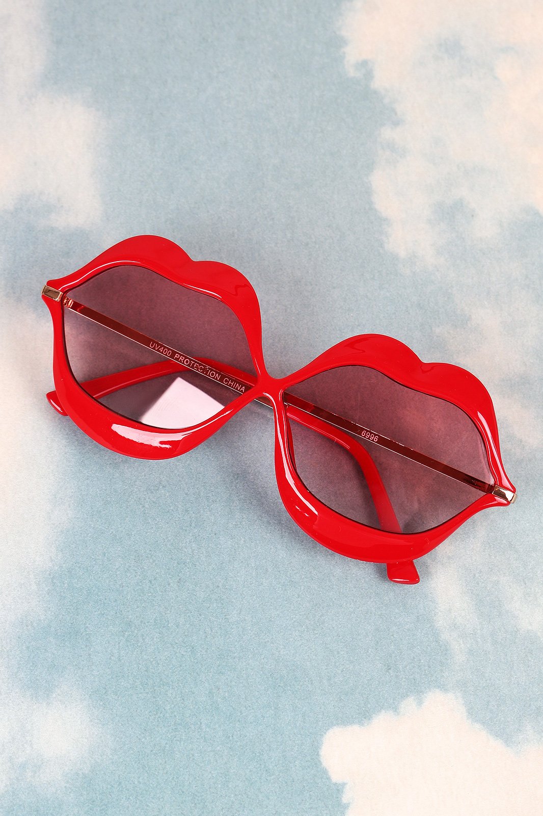 Lip Shape Frame Sunglasses - NoveltyOne