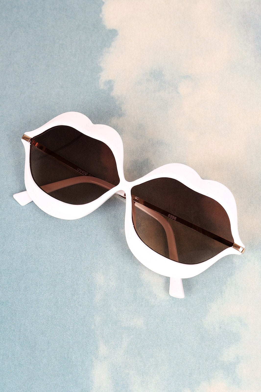 Lip Shape Frame Sunglasses